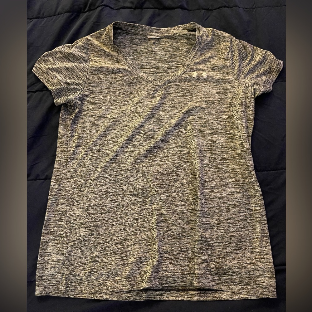 Under armor shirt no tag but fits like a size small